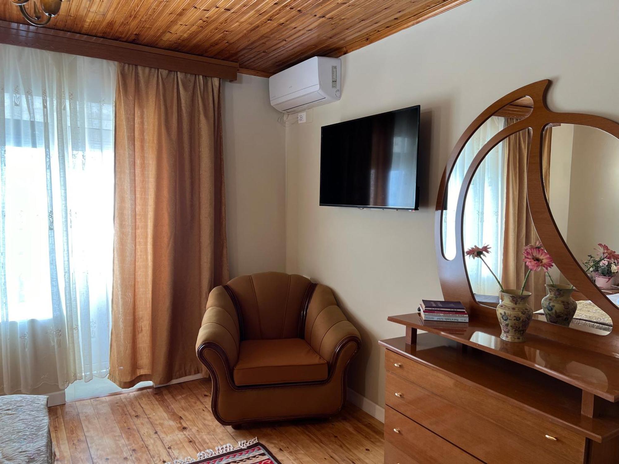 Garden Villa Guni Krujë Exterior foto