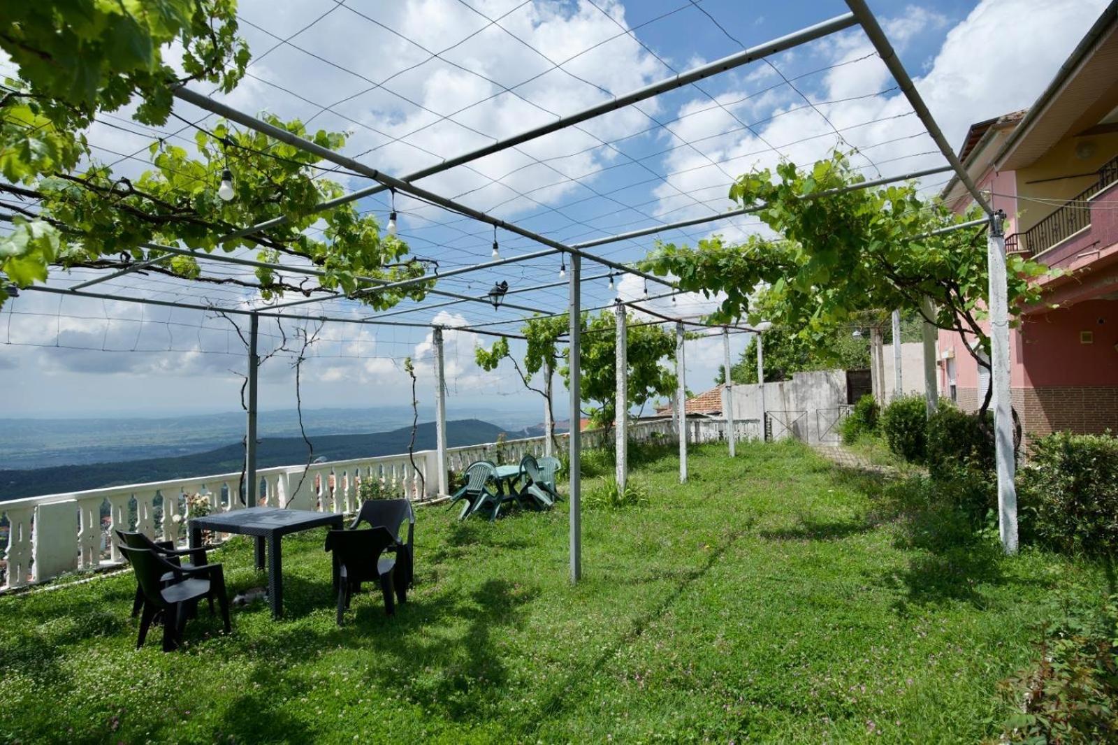 Garden Villa Guni Krujë Exterior foto